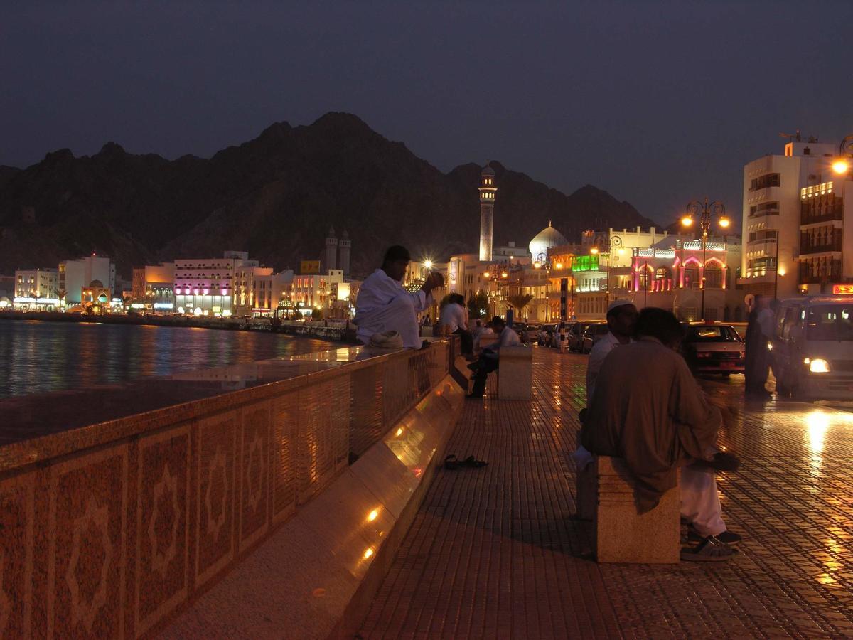Al Hadow Hotel Muscat Eksteriør billede